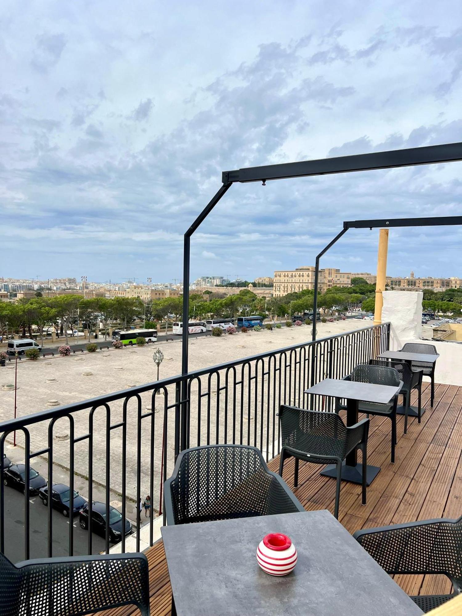 Florette Suite Designer Finish With Stunning Lounge Terrace By Arcobnb 弗洛里亚纳 外观 照片
